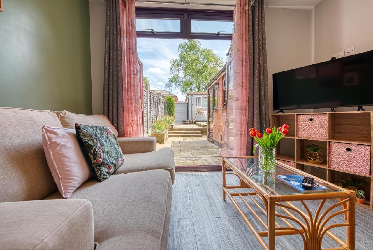 Holiday home Close To A46 Centre Sleeps 6, 5 Beds Ensuite Free Wi-fi Queens House Inspire Homes Coventry