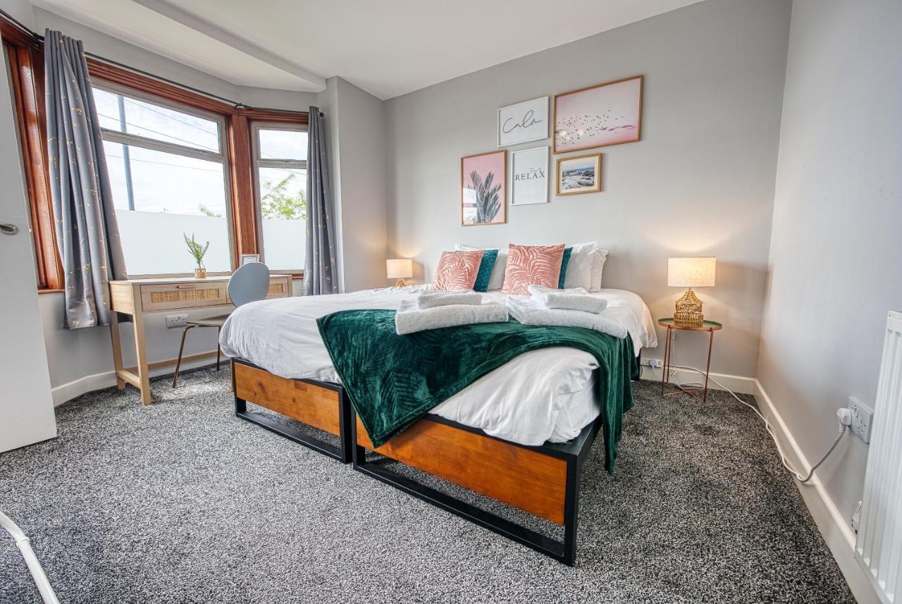 Holiday home Close To A46 Centre Sleeps 6, 5 Beds Ensuite Free Wi-fi Queens House Inspire Homes Coventry