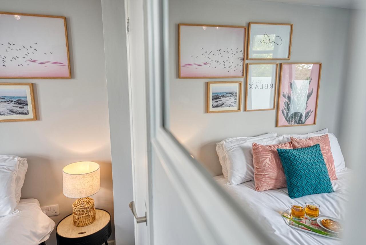 Сasa de vacaciones Close To A46 Centre Sleeps 6, 5 Beds Ensuite Free Wi-fi Queens House Inspire Homes *