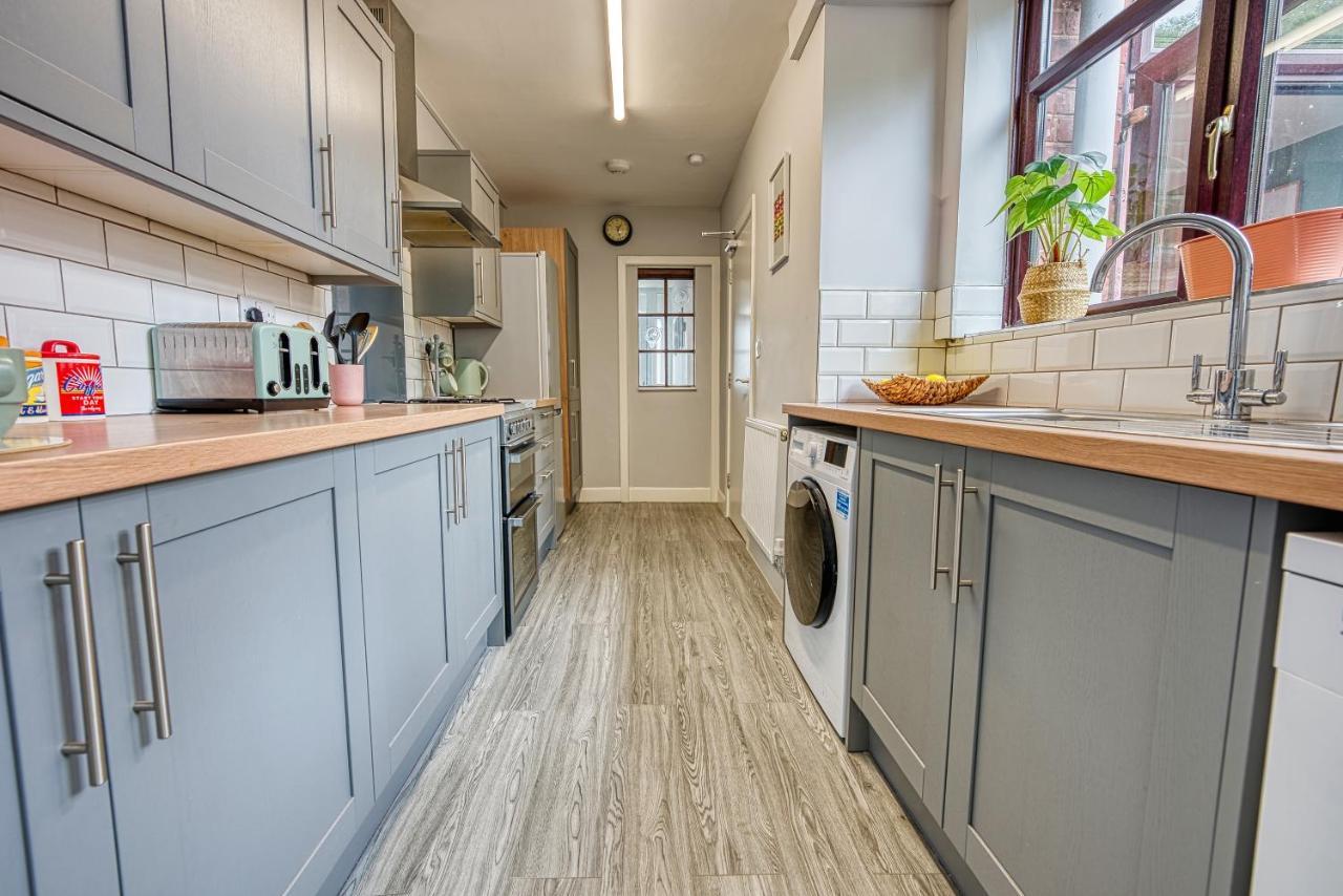 Сasa de vacaciones Close To A46 Centre Sleeps 6, 5 Beds Ensuite Free Wi-fi Queens House Inspire Homes Coventry