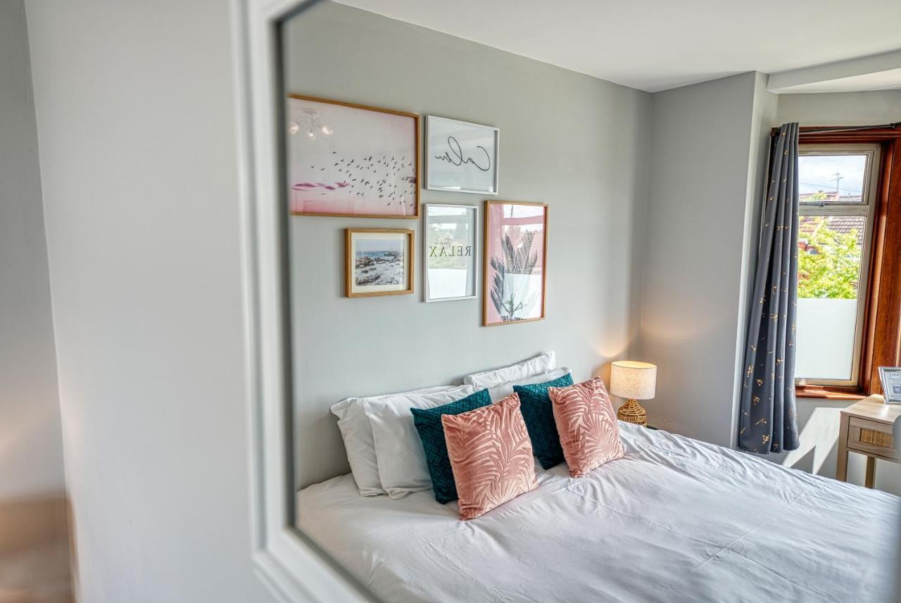Close To A46 Centre Sleeps 6, 5 Beds Ensuite Free Wi-fi Queens House Inspire Homes Holiday home *