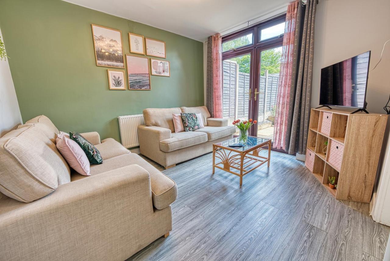 Close To A46 Centre Sleeps 6, 5 Beds Ensuite Free Wi-fi Queens House Inspire Homes Сasa de vacaciones