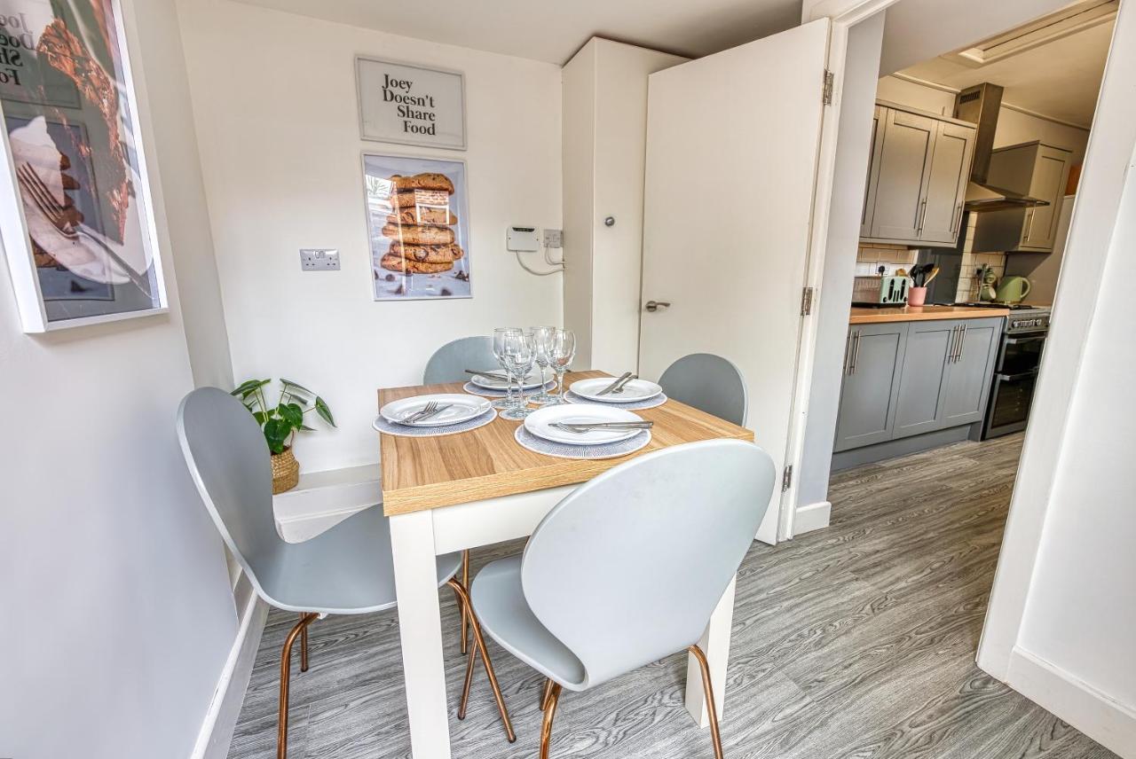 Holiday home Close To A46 Centre Sleeps 6, 5 Beds Ensuite Free Wi-fi Queens House Inspire Homes