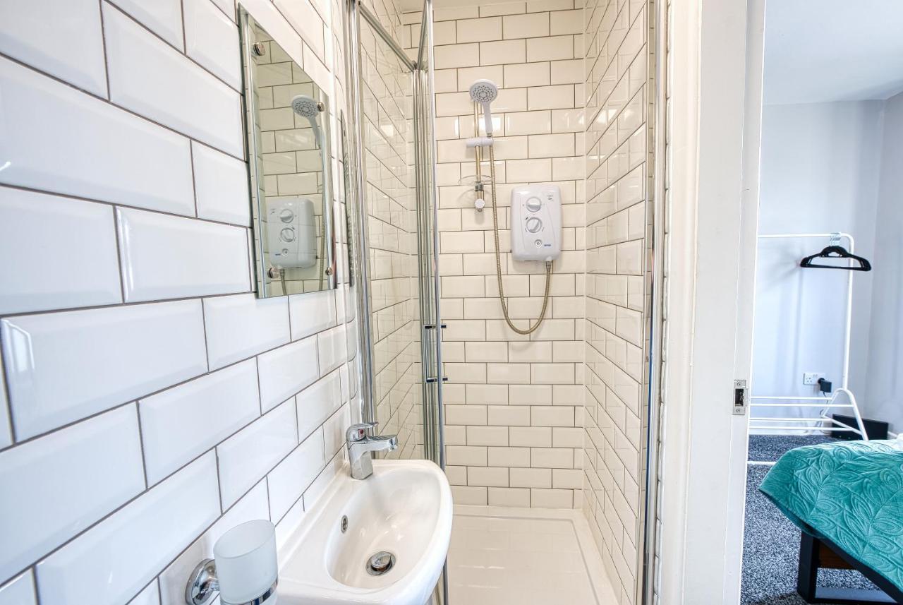 Сasa de vacaciones Close To A46 Centre Sleeps 6, 5 Beds Ensuite Free Wi-fi Queens House Inspire Homes Coventry