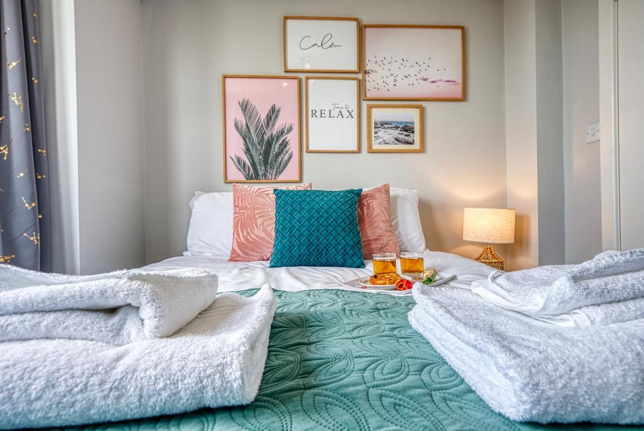 Close To A46 Centre Sleeps 6, 5 Beds Ensuite Free Wi-fi Queens House Inspire Homes Holiday home
