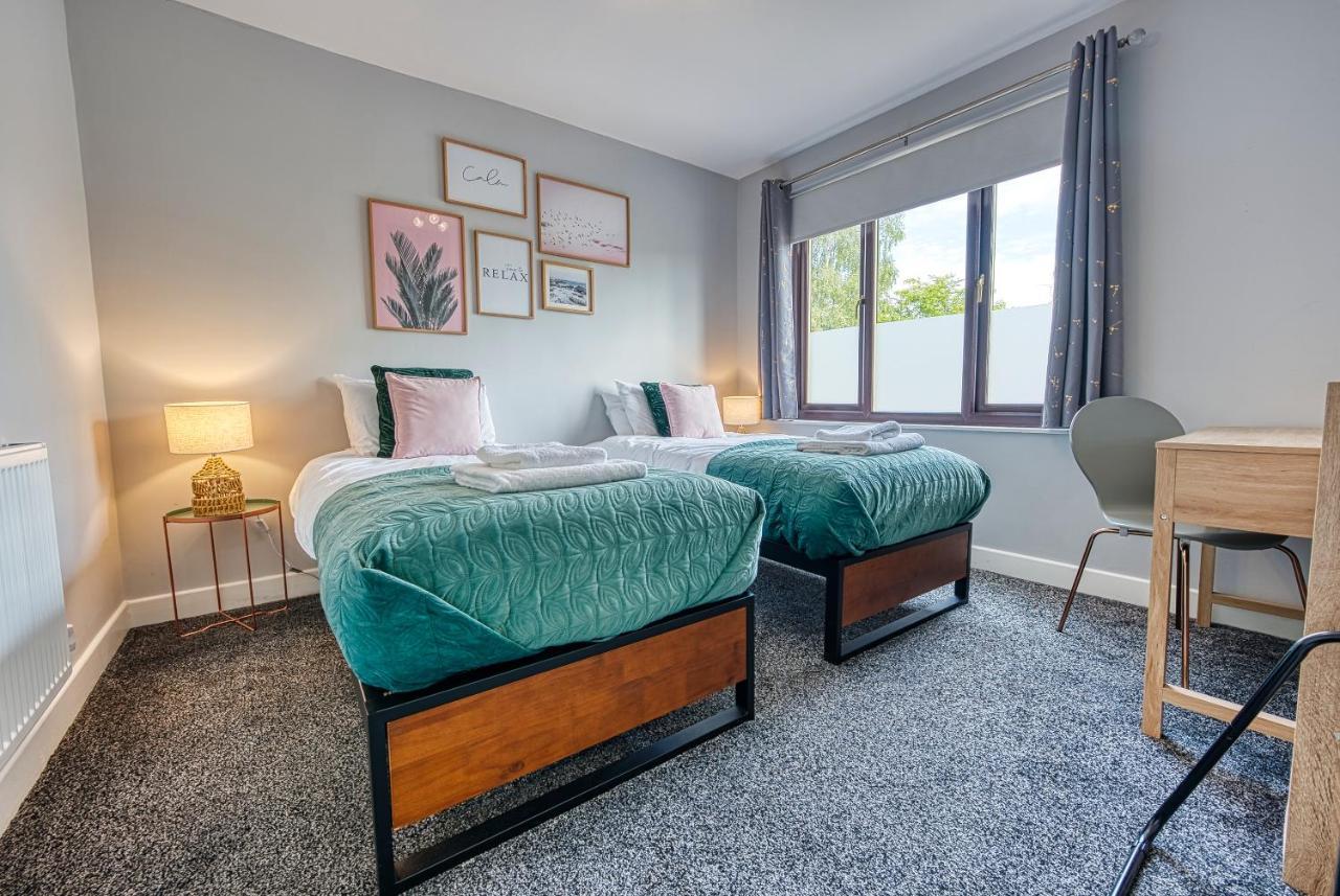 Close To A46 Centre Sleeps 6, 5 Beds Ensuite Free Wi-fi Queens House Inspire Homes Holiday home Coventry