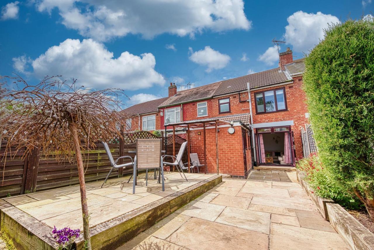 Сasa de vacaciones Close To A46 Centre Sleeps 6, 5 Beds Ensuite Free Wi-fi Queens House Inspire Homes
