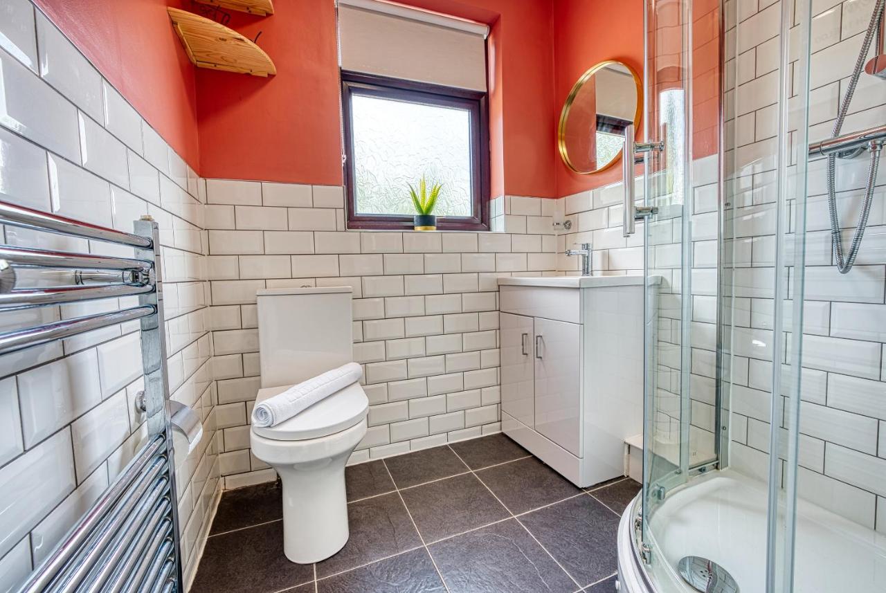 Сasa de vacaciones Close To A46 Centre Sleeps 6, 5 Beds Ensuite Free Wi-fi Queens House Inspire Homes *
